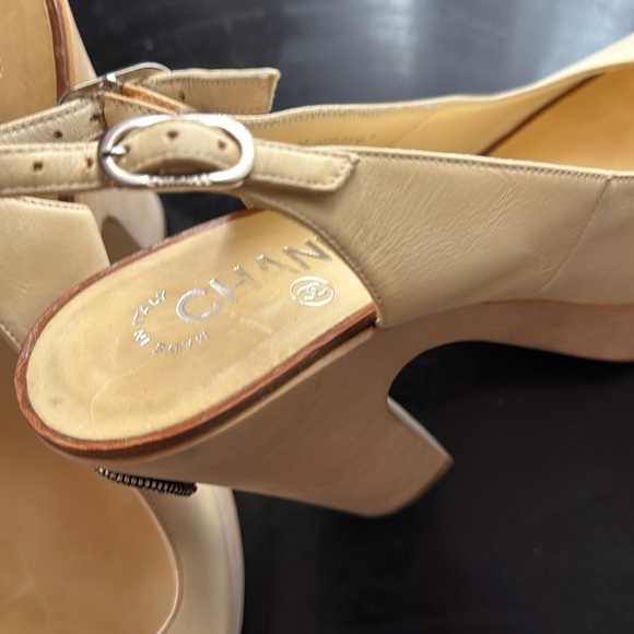 Women’s Vintage CHANEL Heels - Picture 3 of 6